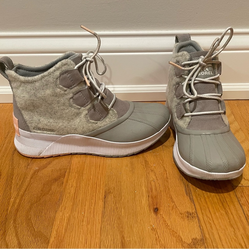 Sorel Out n’ About Booties Size 6